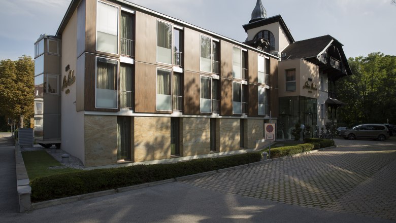 Aussenansicht mit Eingang, © Hotel außen Aussenansicht mit Eingang, © Hotel außen