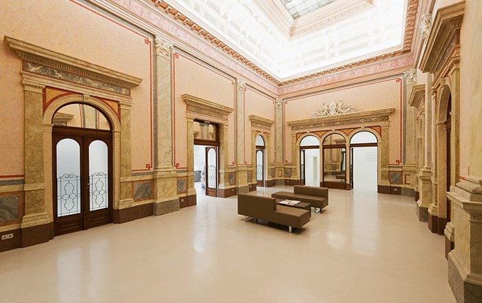 Arnulf Rainer Museum, © Arnulf Rainer Museum/Rainer Mirau Interior view of the Arnulf Rainer Museum with elegant architecture and seating.