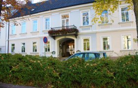 Front view of Pension Wienerstub'n, &copy; Schwertf&uuml;hrer Christian