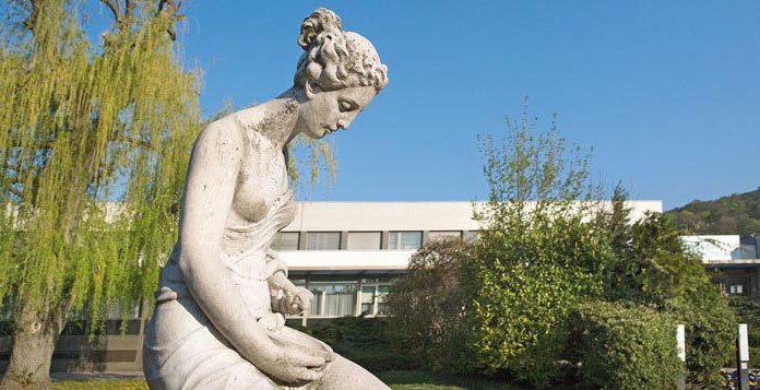 vor der Römertherme Baden, © Lois Lammerhuber